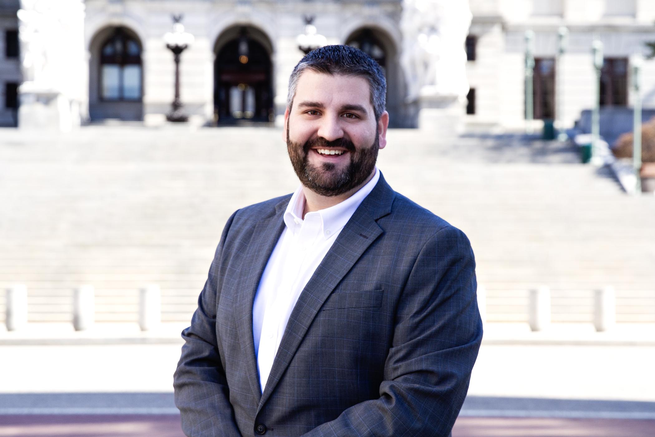 Headshot image of Nate Regotti (’14)
