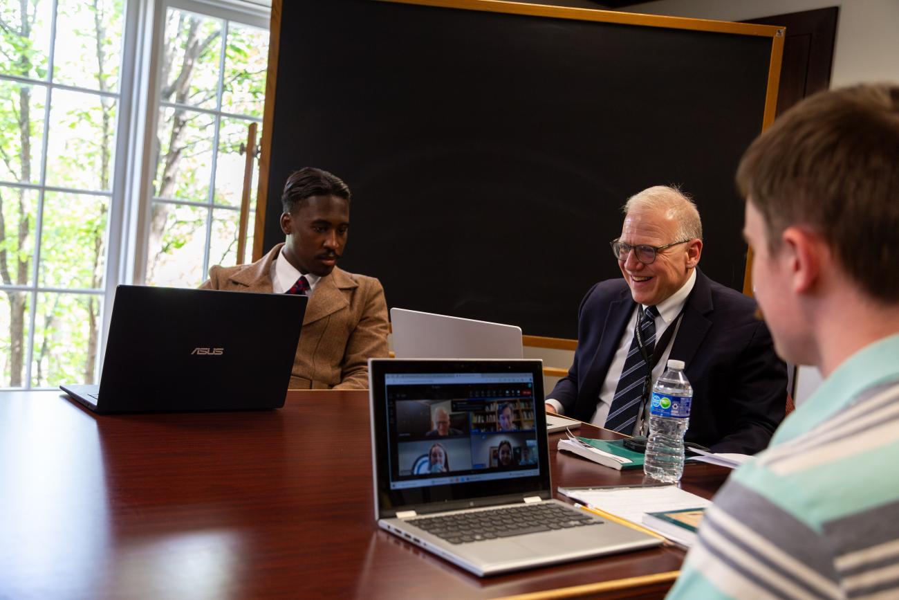 students and professor in a virtual meeting during a class