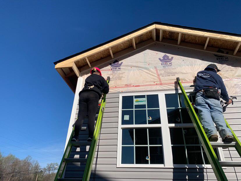 WU students serving at Habitat for Humanity