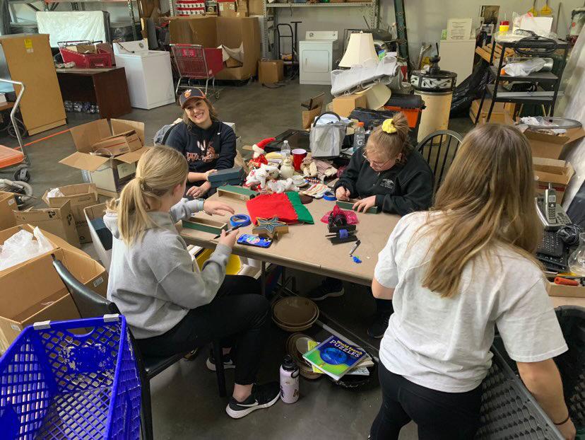 WU students at Habitat's ReStore facility