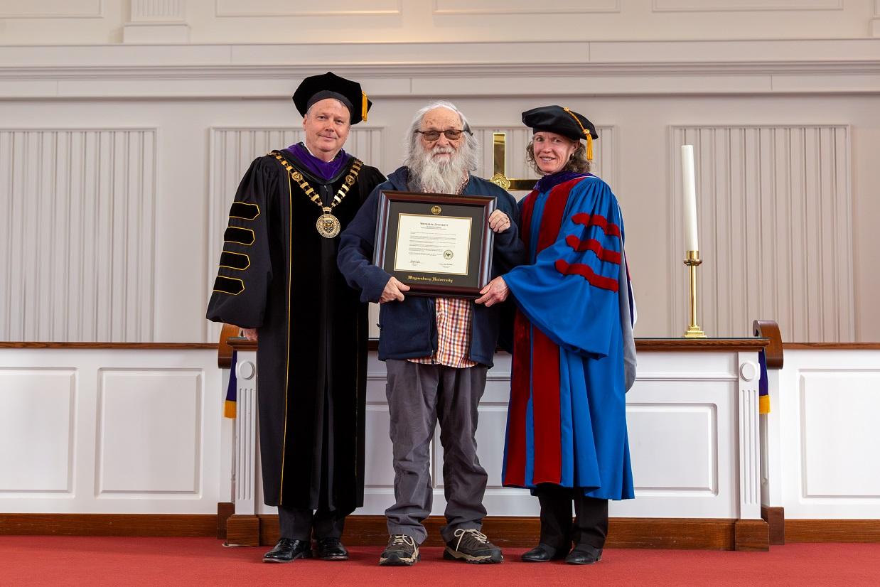 Dr. Richard Leipold (center) is pictured with President Lee (left) and Provost Baer