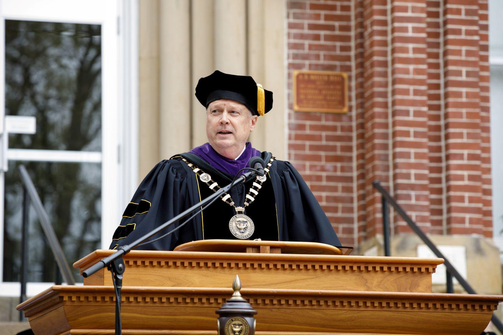 President Lee speaks during Commencement