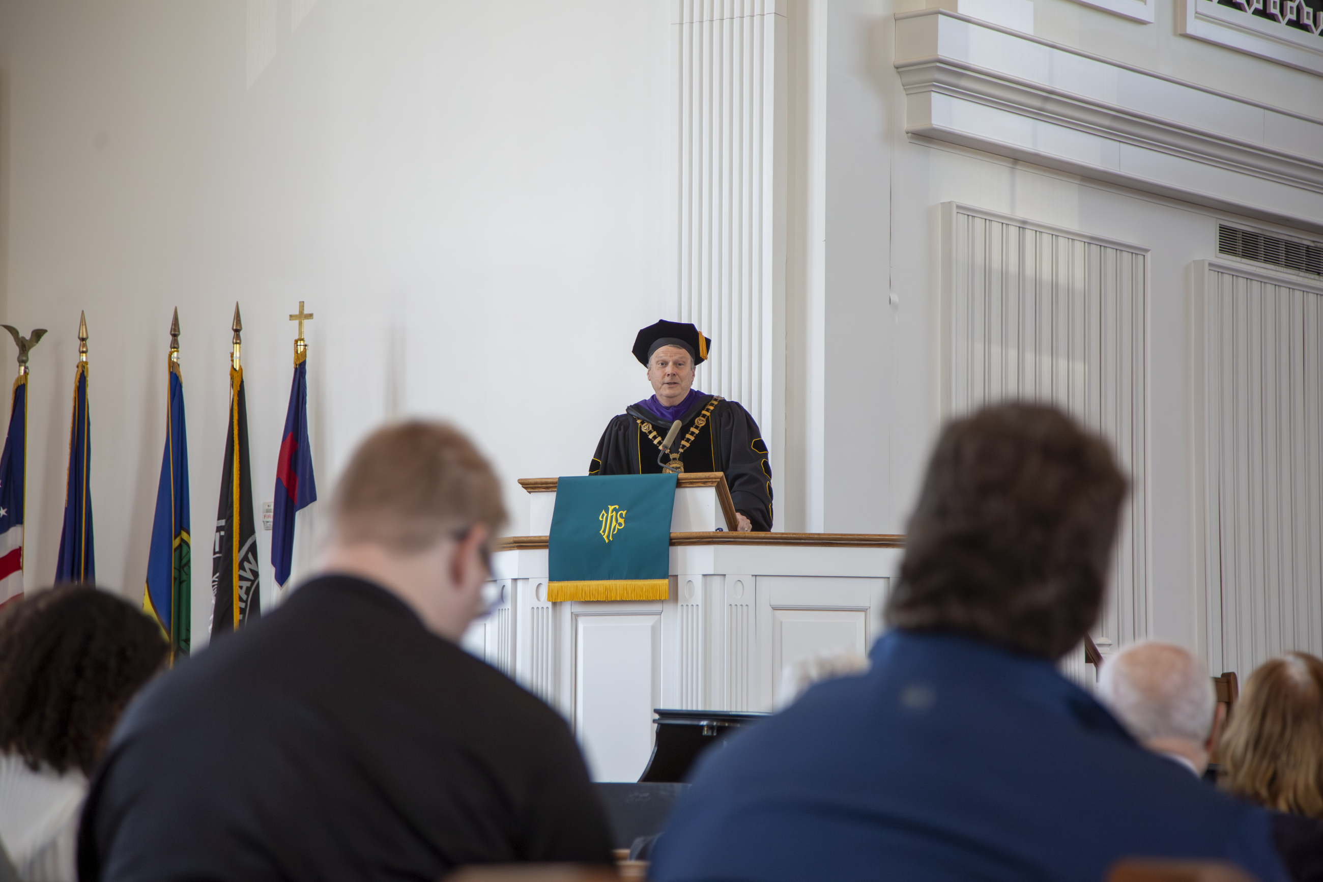 President Lee introducing Charter Day speaker Lanny Frattare