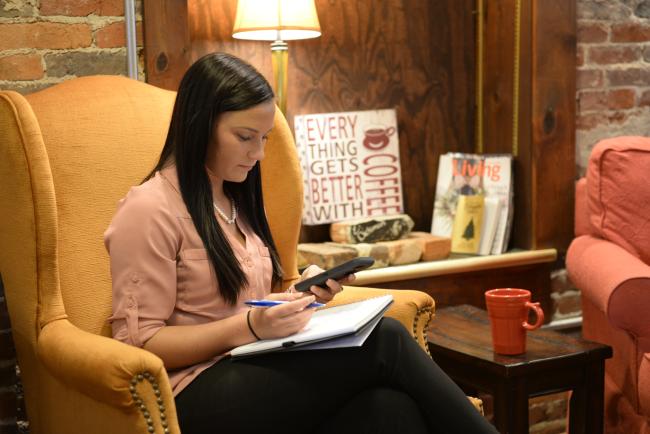 girl studying on phone