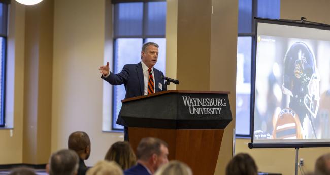 President Lee speaking at Donor Dinner event