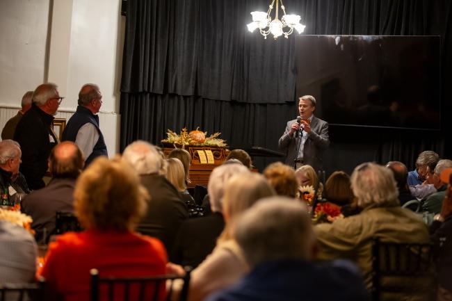 President Lee speaking to alumni during Homecoming 2024