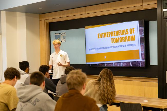 Zachary Reed leads Entrepreneurs of Tomorrow event in the eHIVE